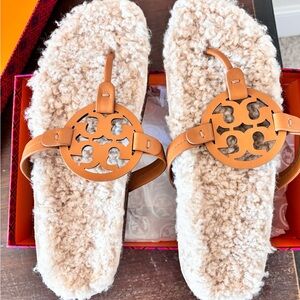 Tory Burch never worn Shearling Sandals - Tan and Cream
